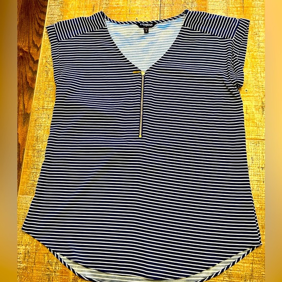 Woman’s blouse - Picture 1 of 1